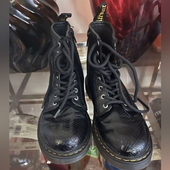 Doc Martens Black Snake Print Combat Boots size 2 - Picture 2 of 4